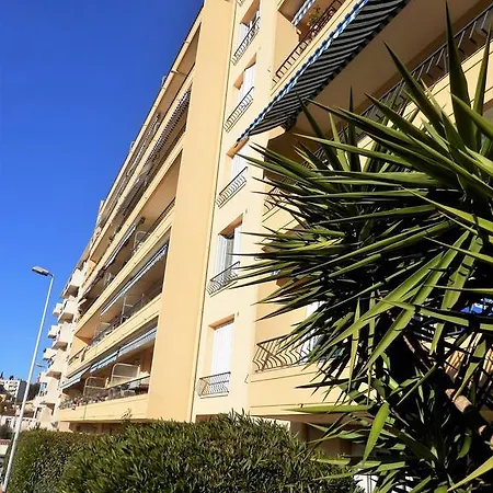 Les Romarins Apartment
