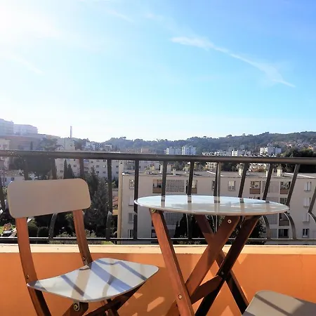 Les Romarins Apartment *